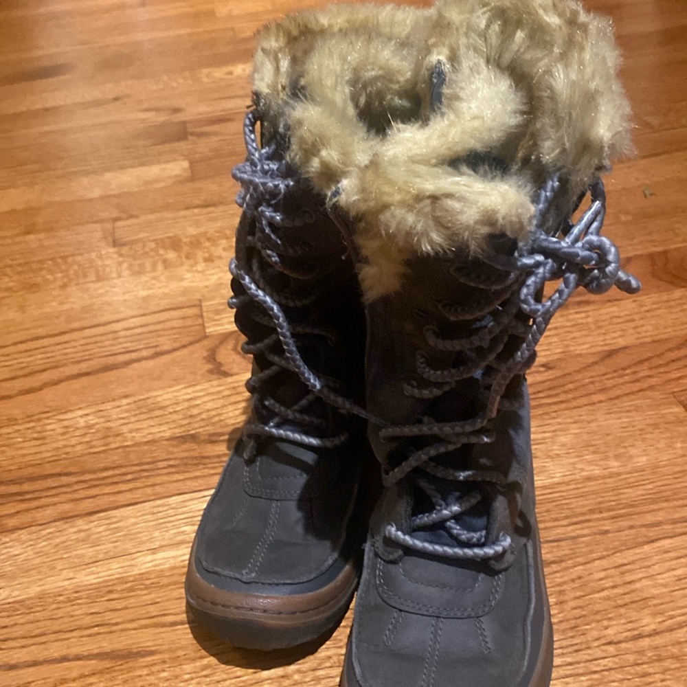 Navy merrell lace up snow boots